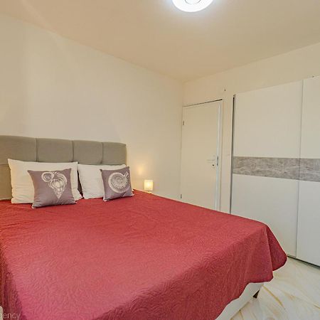 Ivica Super Comfortable, Newly Furnished Apartment In A Top Location Metajna Esterno foto
